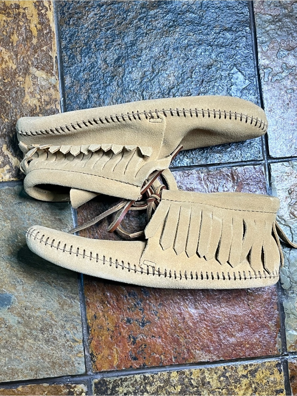 Minnetonka Women's Fringe Moccasins in Tan Size 6